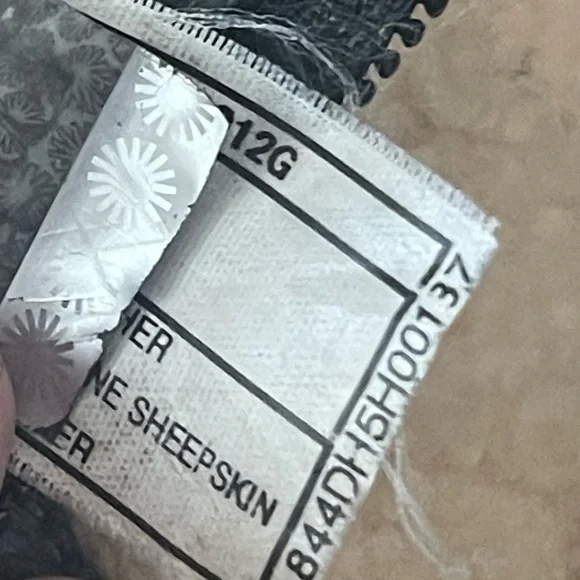 UGG Jillian knee high side zip black suede boots. Sherpalined. Size 7.5 GUC - Picture 15 of 16